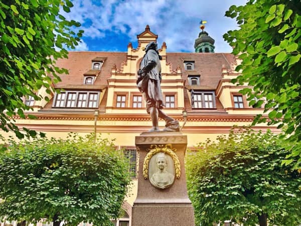 Altes Rathaus Leipzig mit Goethedenkmal